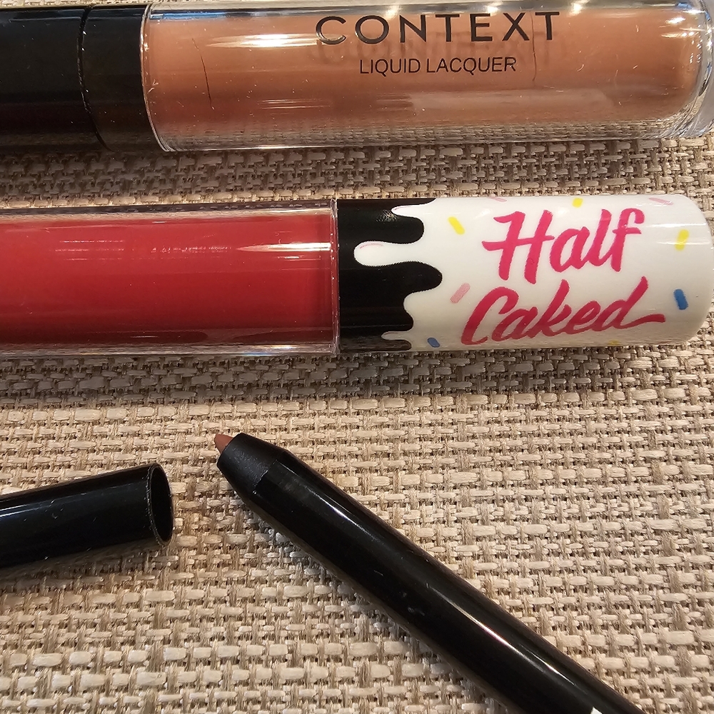 Lip Bundle: liquid lipsticks and lip pencil in nudes/reds Context Half Caked - Picture 2 of 6